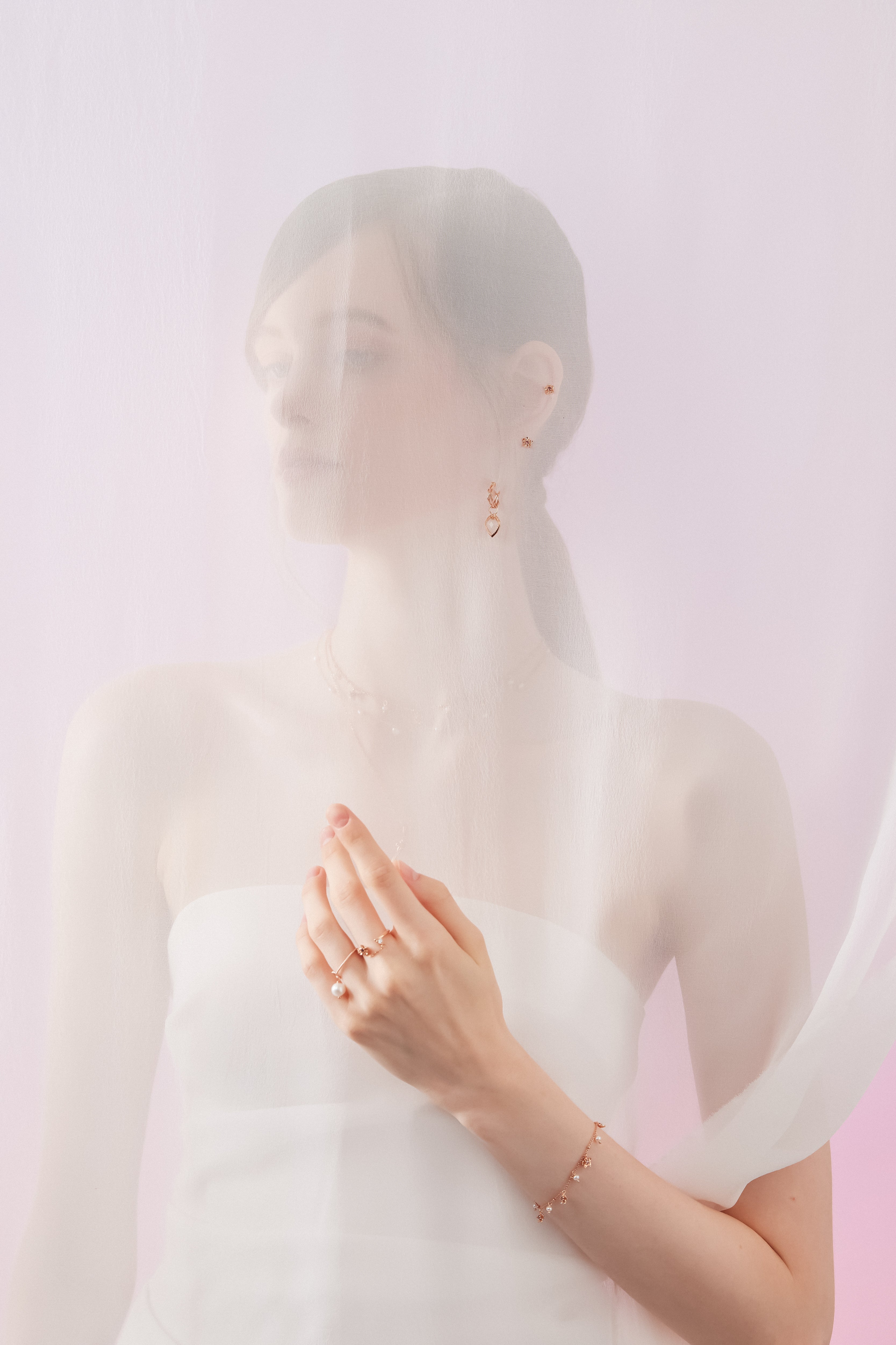 Gold Pear Shaped	Pendant - Iris