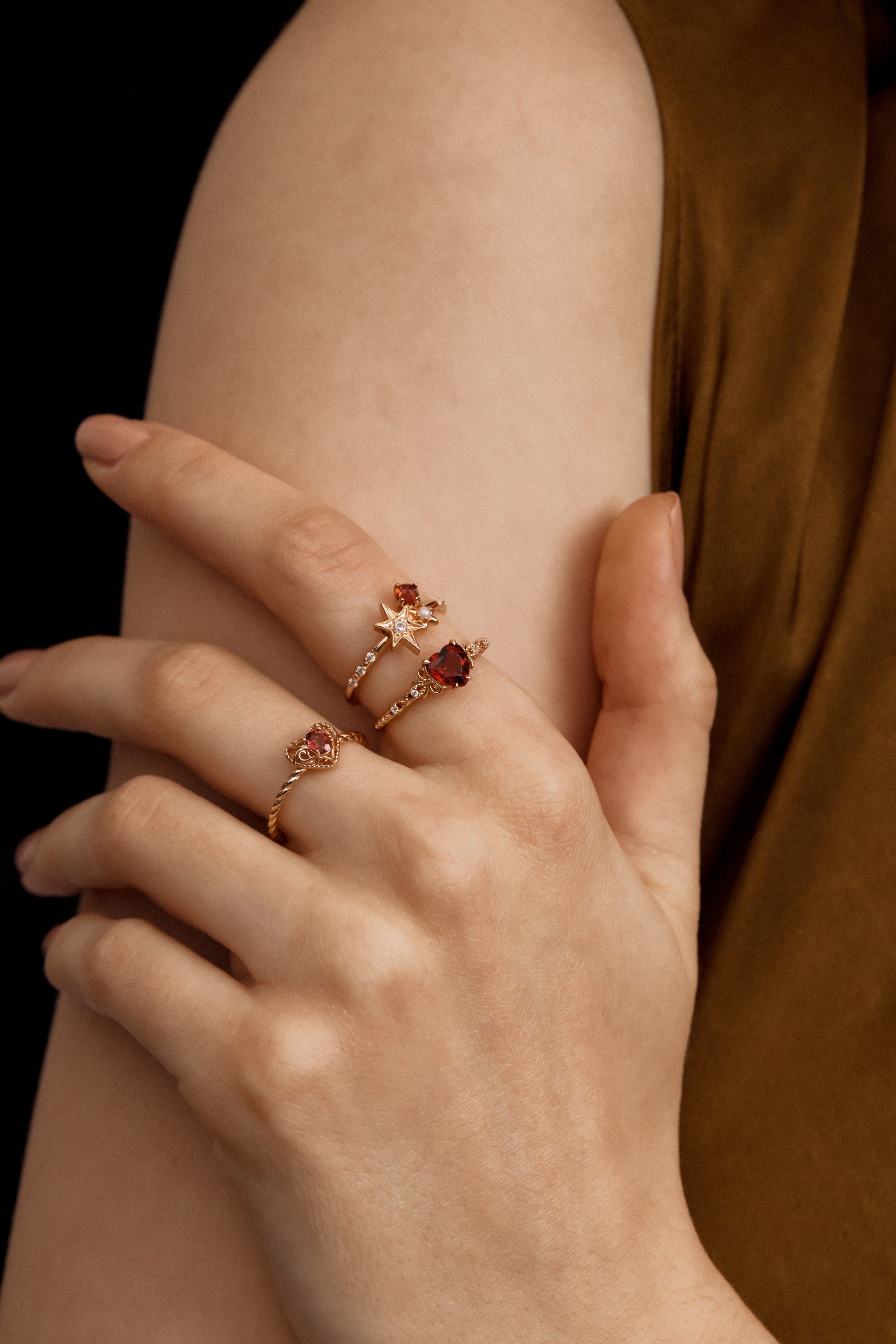 Garnet Gold Heart	Ring - Treasure